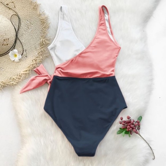 CUPSHE Color Block V-neck One-Piece - Picture 3 of 8